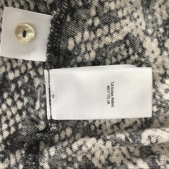 CHRISTIAN SIRIANO NY M SNAKE PRINT BUTTON SHOULDERS DETAILING TOP - Picture 11 of 12